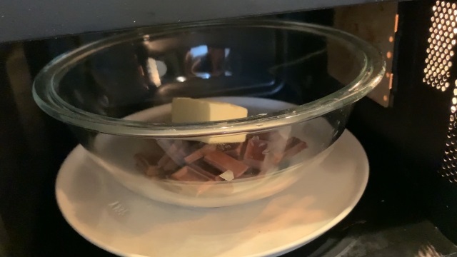 チョコレートをさらさらに溶かす方法や湯煎に失敗した時の復活方法 ライフアップトピックス